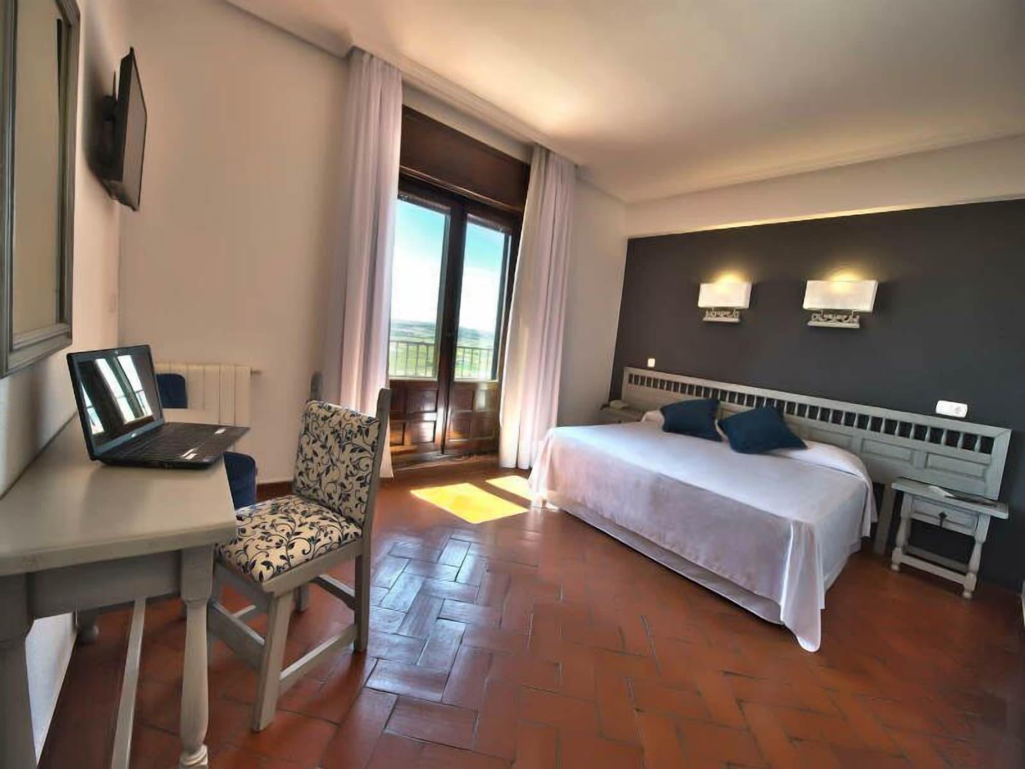 Hospedium Hotel Juan II Торо Екстериор снимка