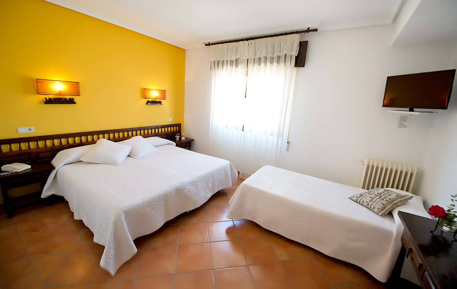 Hospedium Hotel Juan II Торо Екстериор снимка