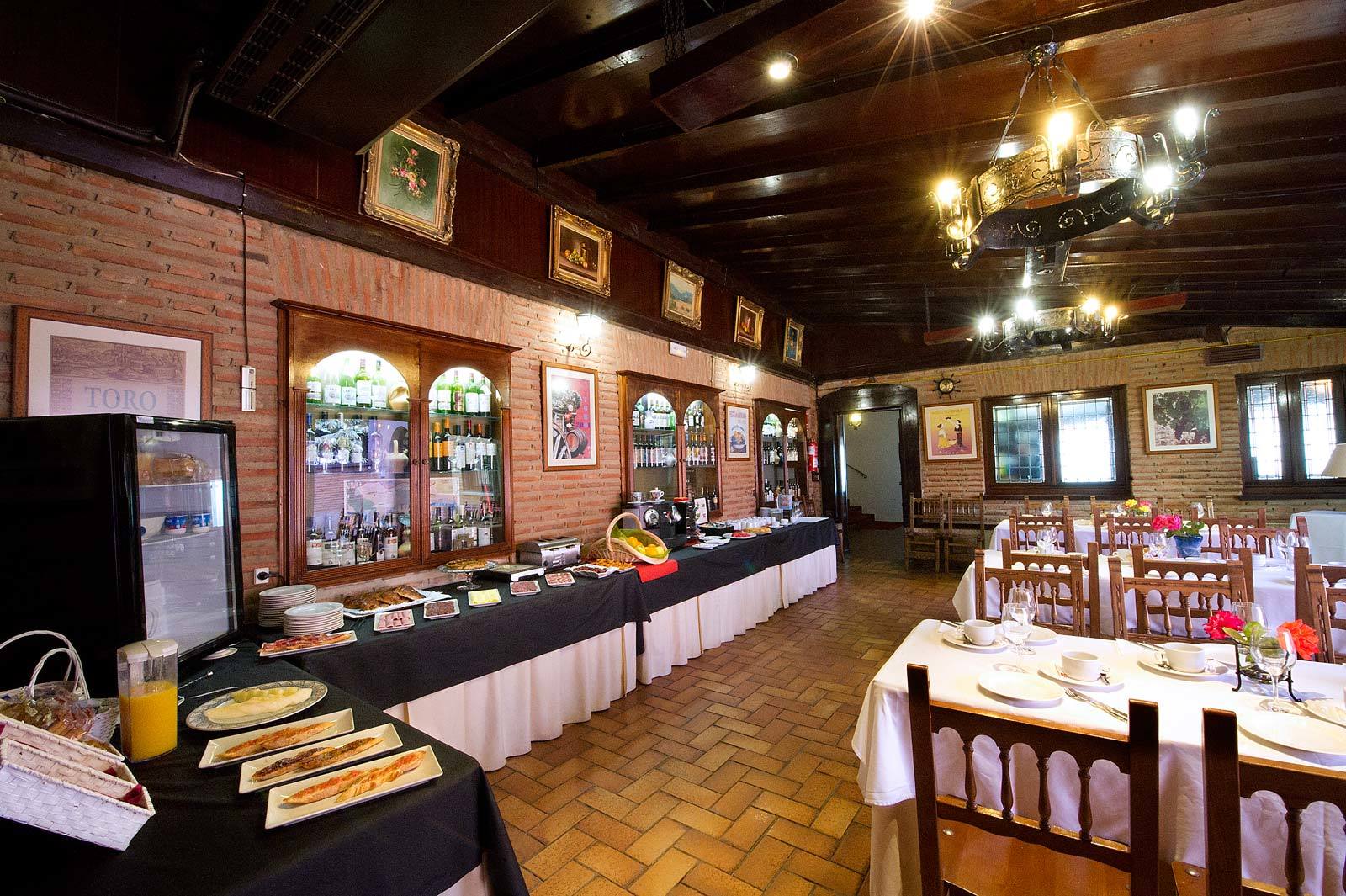 Hospedium Hotel Juan II Торо Екстериор снимка
